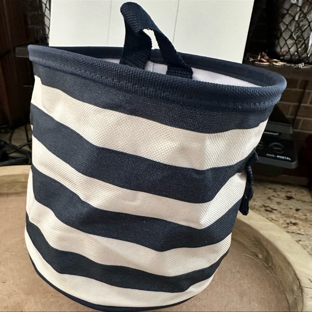 Excellent Condition ( Navy Rugby Stripe ) Oh Snap Bin